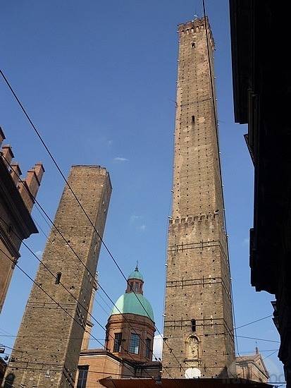 the-two-towers-in-bologna-castenaso.jpg