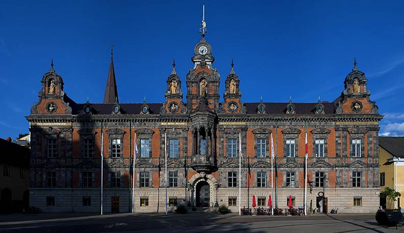 Town hall (Konica 28mm).jpg