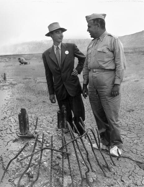 Trinity_Test_-_Oppenheimer_and_Groves_at_Ground_Zero_002.jpg