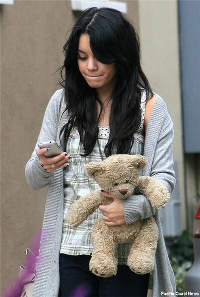 vanessa-hudgens-teddy1.jpg