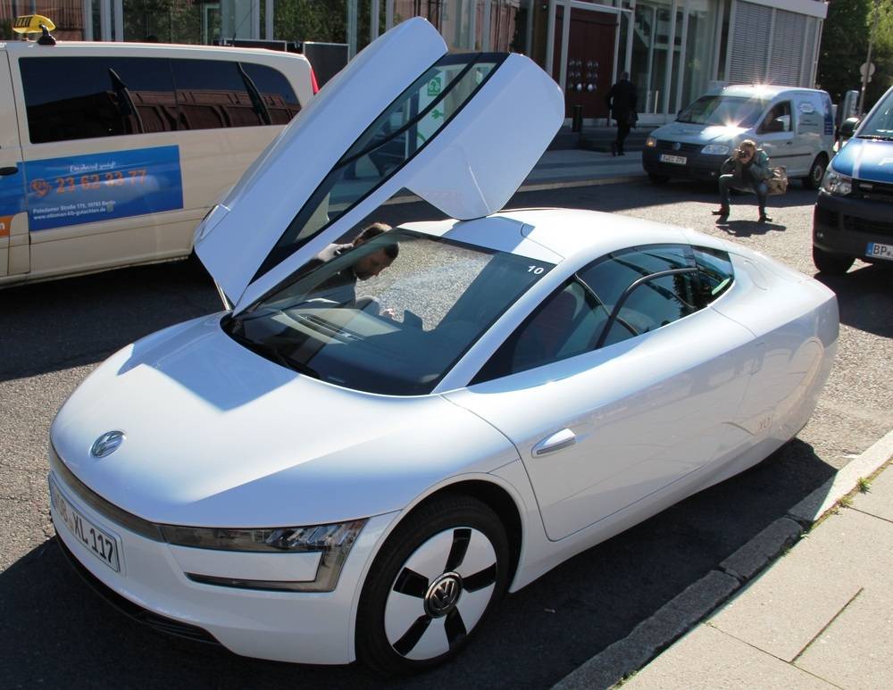 Volkswagen_XL_driver_side.jpg