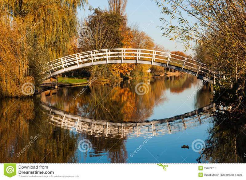 white-bridge-reflected-water-surface-27683515.jpg