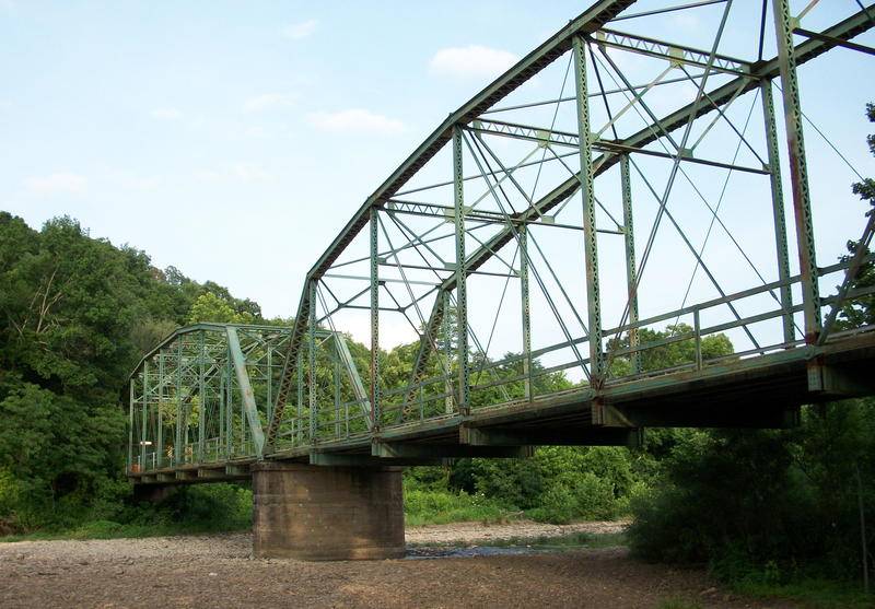 Large wavelength and "fitting into" small spaces