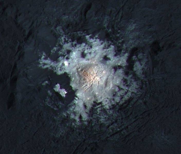 zoom.of.PIA20355.Occator.bright.central.spot.from.LAMO.released.2016.03.22.jpg